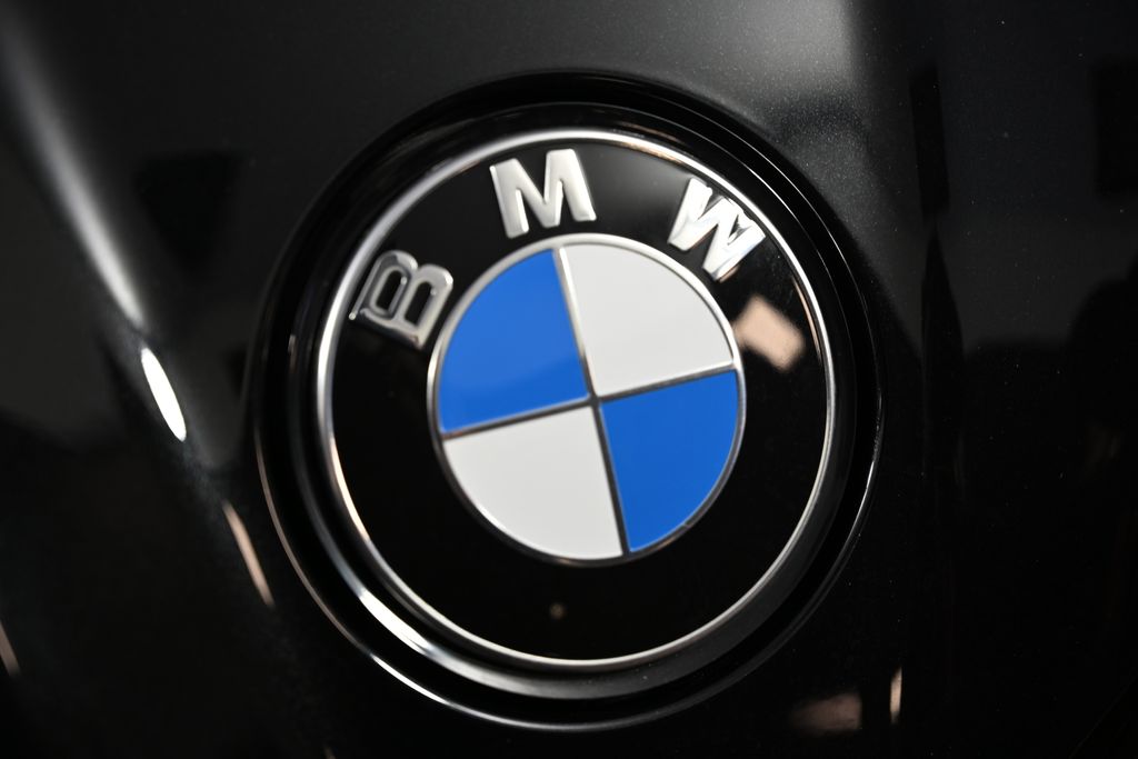 Thumbnail: 2026 BMW iX - 13