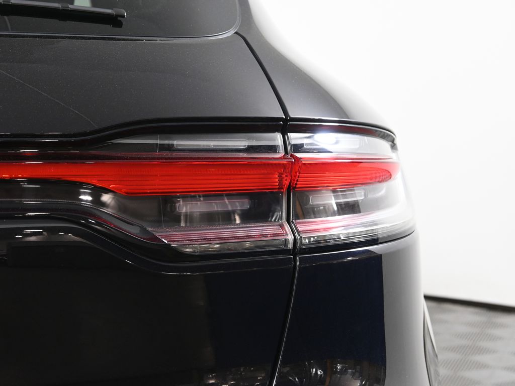 Thumbnail: 2022 Porsche Macan - 13