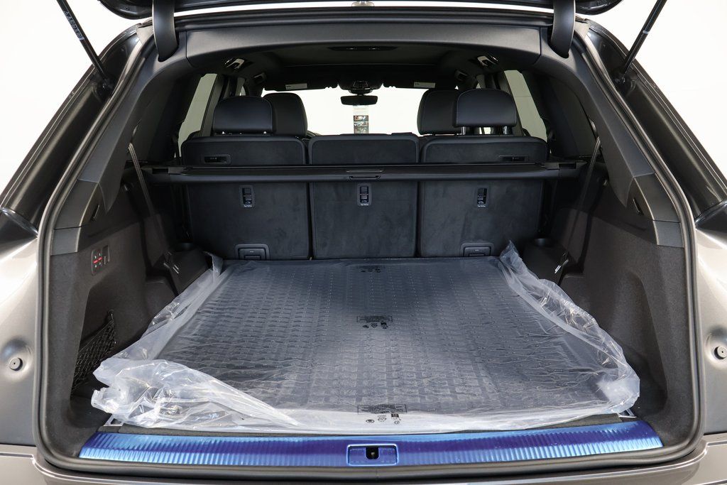 Thumbnail: 2026 Audi Q7 - 8