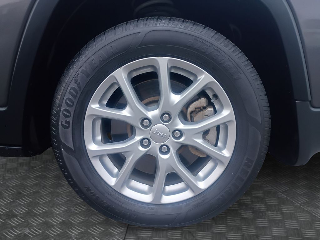 Used Car 2018 Jeep Cherokee  Latitude Plus For Sale Under $20,000 In Austin, Texas