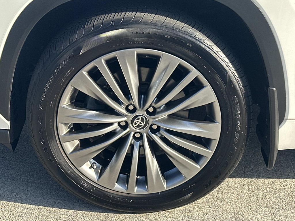 Thumbnail: 2021 Toyota Highlander - 9