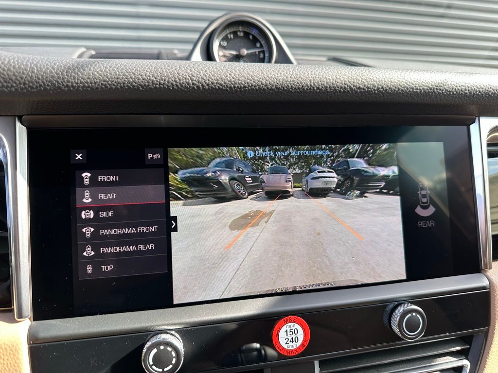 2025 Porsche Macan  27