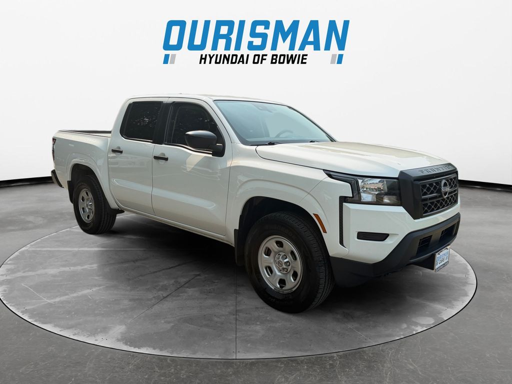 Glacier White 2022 Nissan Frontier Pickup Truck Four-Wheel Drive 9-Speed Automatic