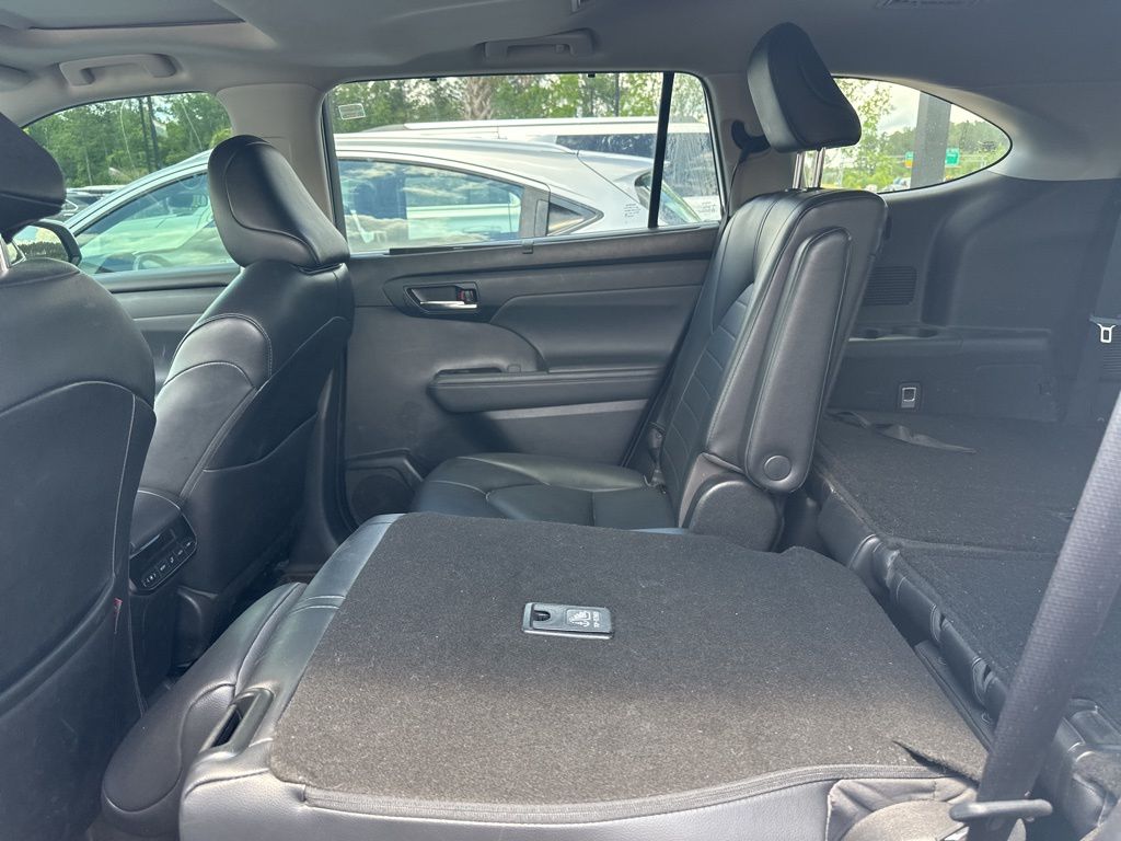2022 Toyota Highlander XLE FWD SUV