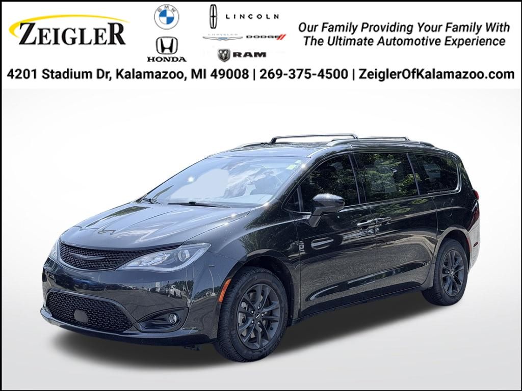 Brilliant Black Crystal Pearlcoat 2020 Chrysler Pacifica Minivan All-Wheel Drive 9-Speed Automatic