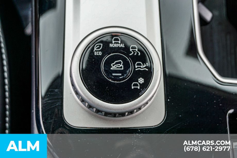 Used 2025 Silver Mitsubishi SE image 45
