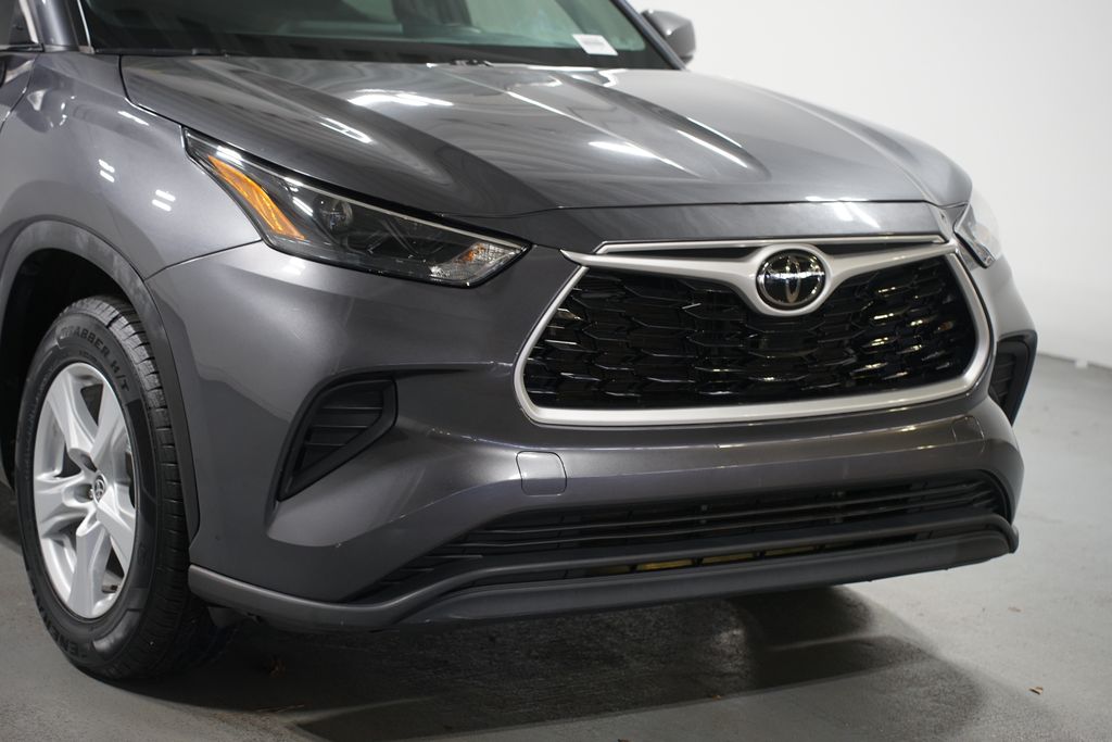 Thumbnail: 2023 Toyota Highlander - 4