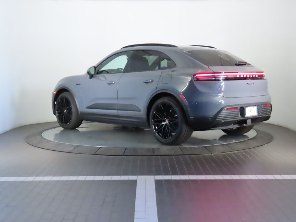 Thumbnail: 2025 Porsche Macan - 3