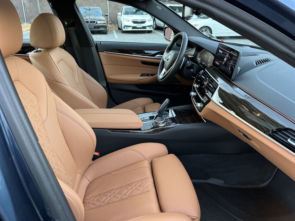 Thumbnail: 2023 BMW 5 Series - 26