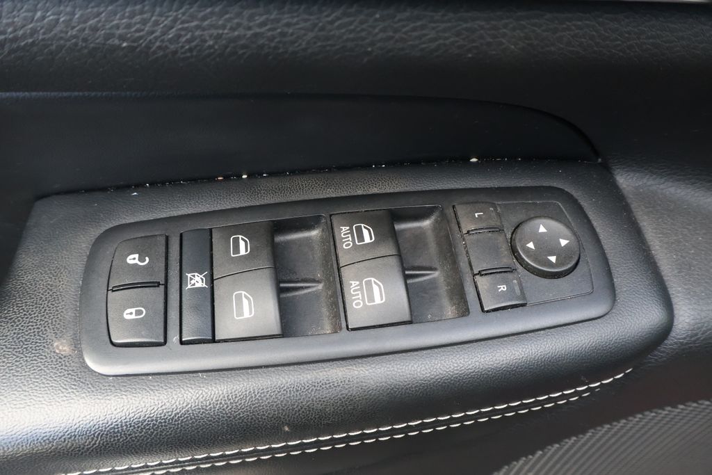 Thumbnail: 2016 Jeep Grand Cherokee - 16