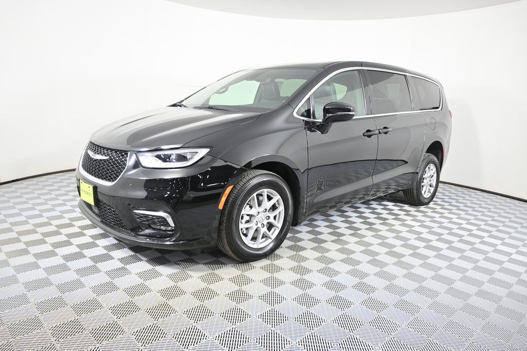 Used 2025 Chrysler Pacifica Select with VIN 2C4RC1BGXSR615534 for sale in Forest Lake, Minnesota
