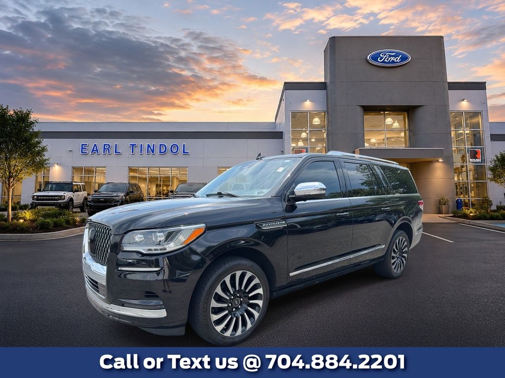 Black Metallic 2022 Lincoln Navigator SUV / Crossover Four-Wheel Drive Automatic