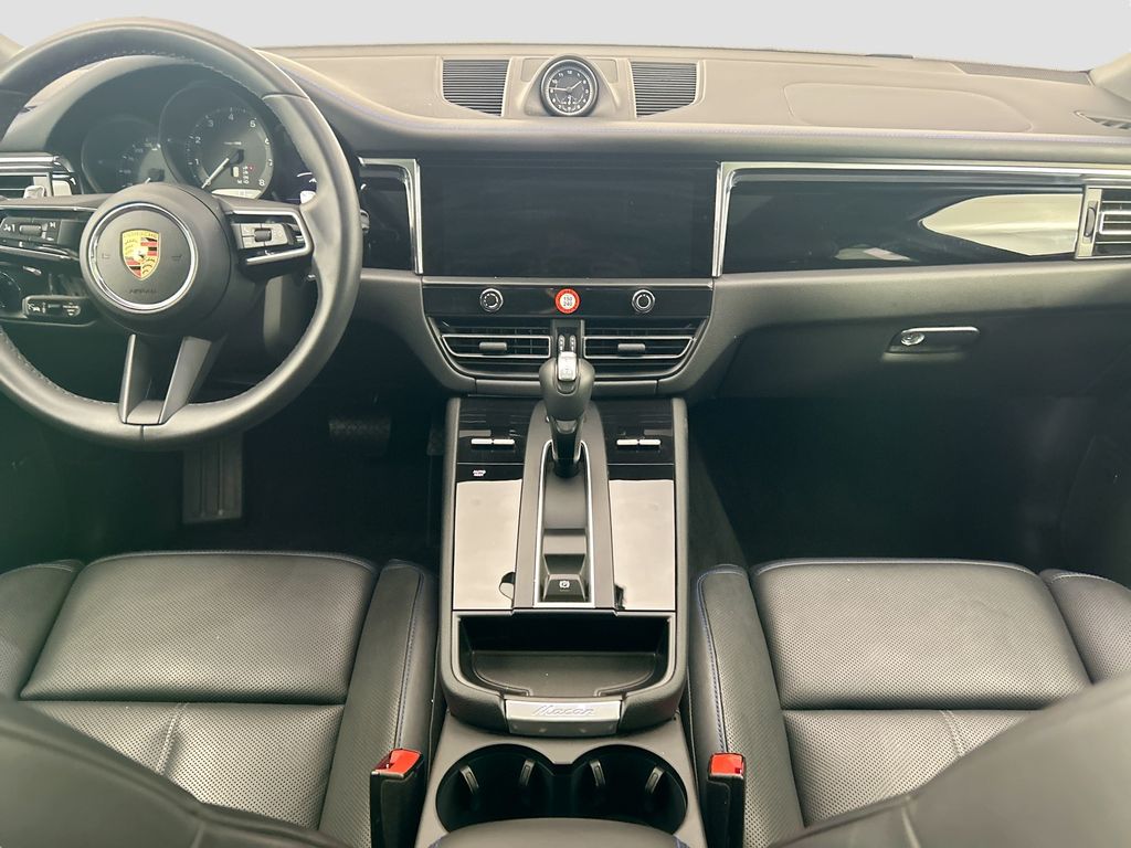 Thumbnail: 2025 Porsche Macan - 15