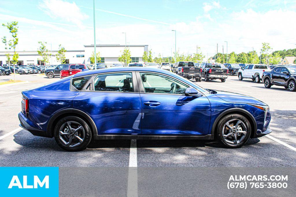 Used 2025 Blue Kia LXS image 9