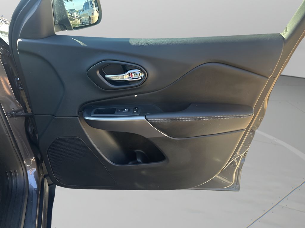 Used Car 2021 Jeep Cherokee  Latitude Plus For Sale Under $20,000 In Austin, Texas