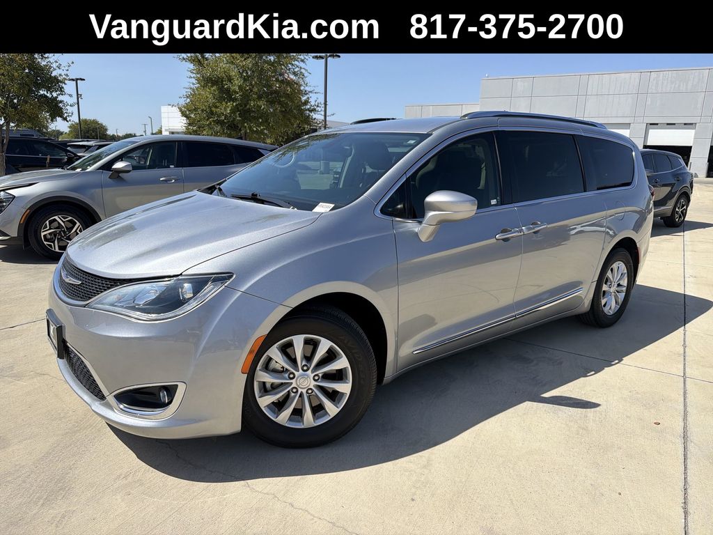 Billet Silver Metallic Clearcoat 2019 Chrysler Pacifica Minivan Front-Wheel Drive 9-Speed Automatic