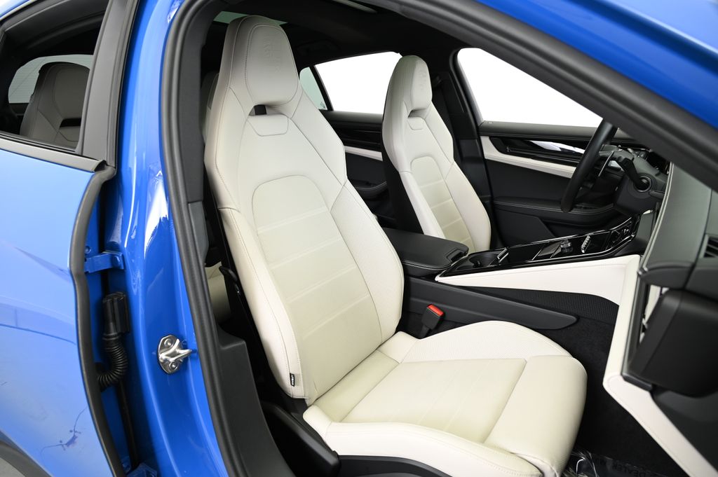 Thumbnail: 2024 Porsche Panamera - 31