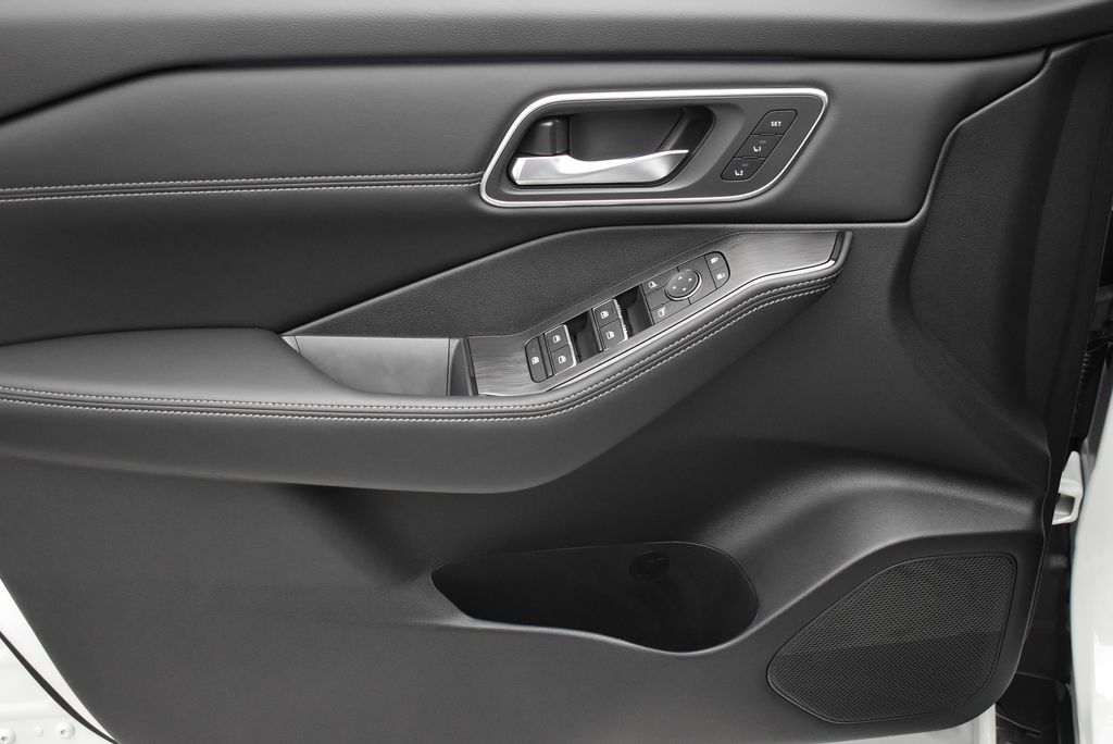 Thumbnail: 2026 Nissan Rogue - 10