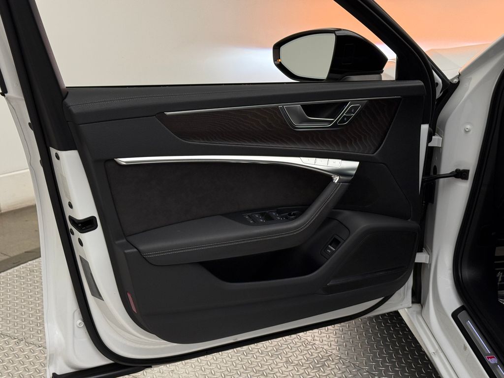 Thumbnail: 2020 Audi S6 - 29