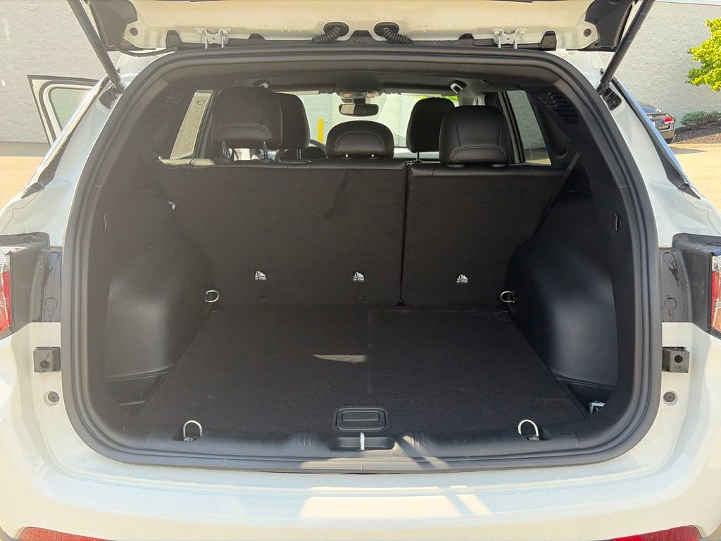 2026 Jeep Compass Latitude White at South Hills CDJR