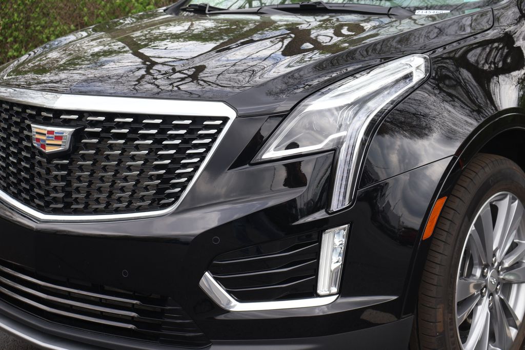 Thumbnail: 2023 Cadillac XT5 - 3