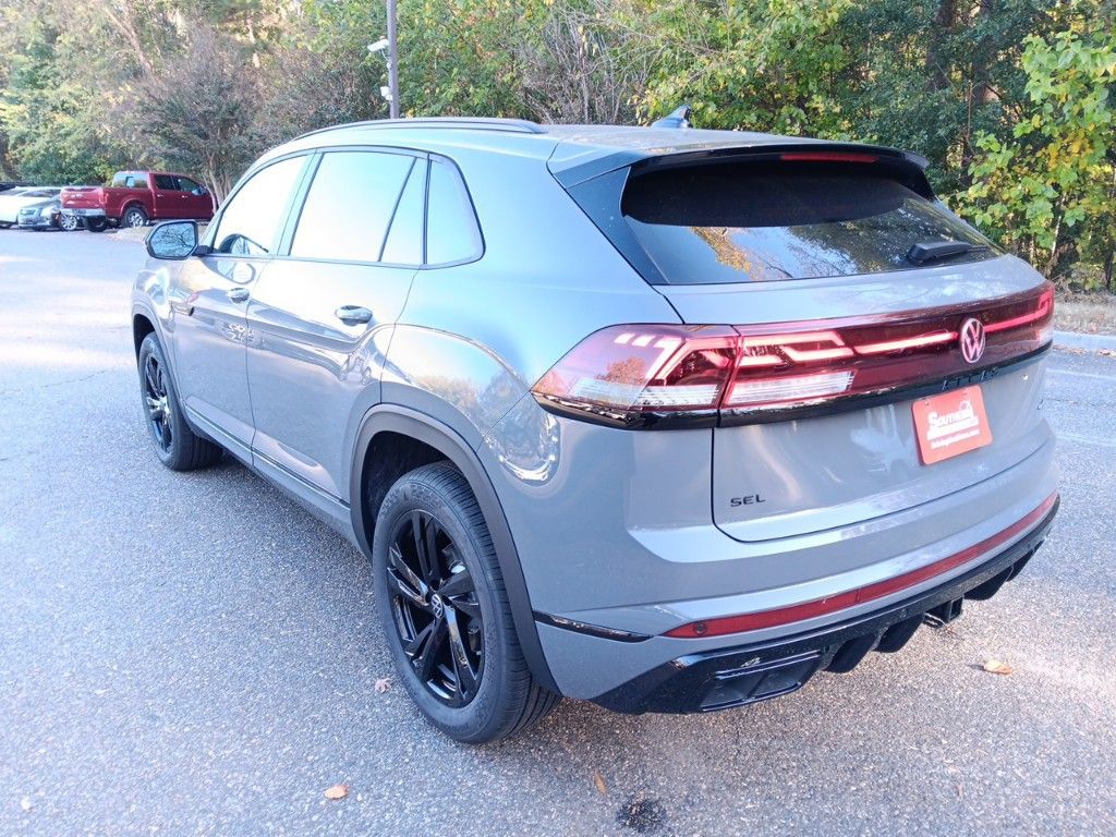 2025 Volkswagen Atlas Cross Sport 2.0T SEL R-Line 3