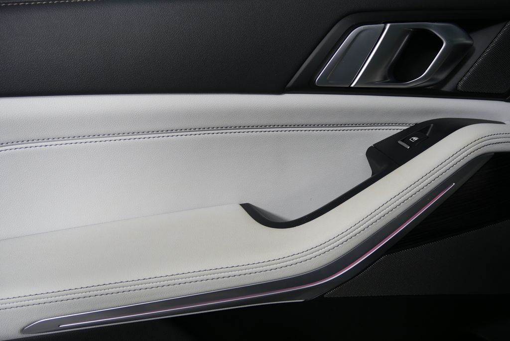 2024 BMW X5 M60i 14