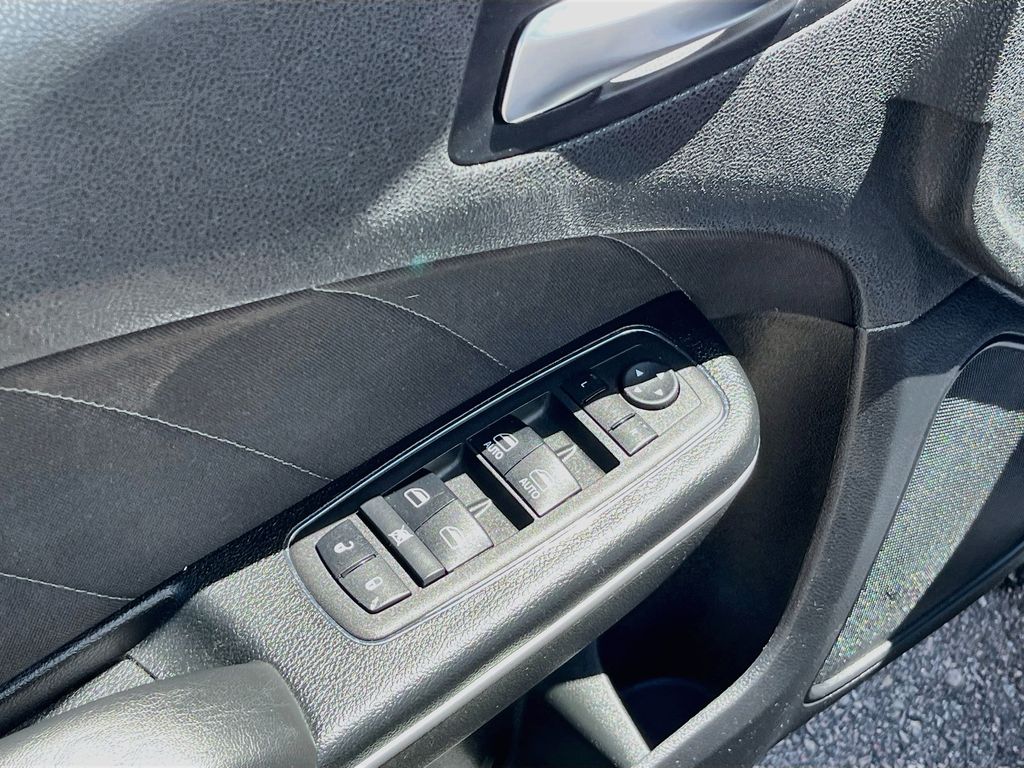 Used 2023 White Dodge SXT image 18