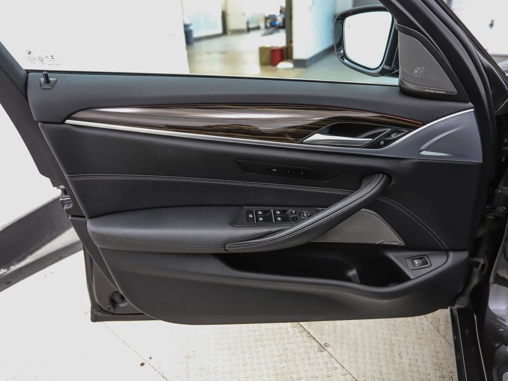 Thumbnail: 2021 BMW 5 Series - 9