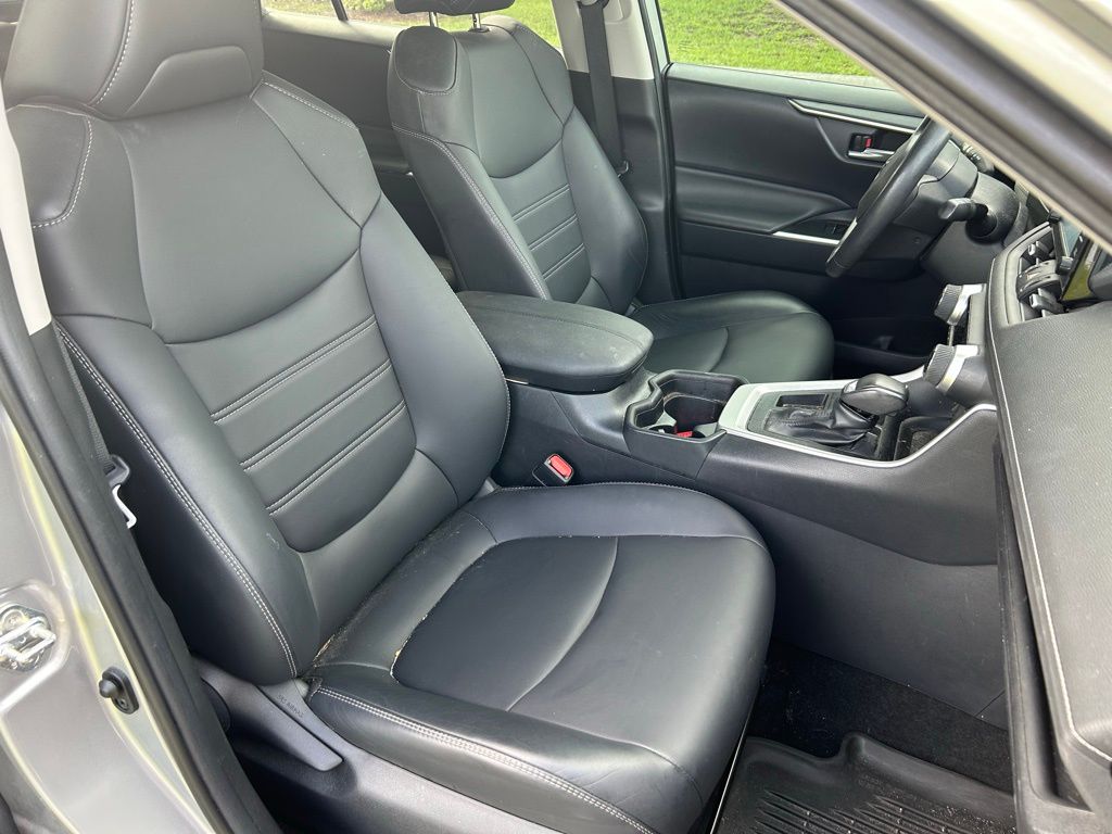 Thumbnail: 2019 Toyota RAV4 - 15
