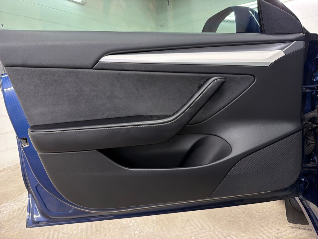 Used 2022  Tesla Long Range image 15