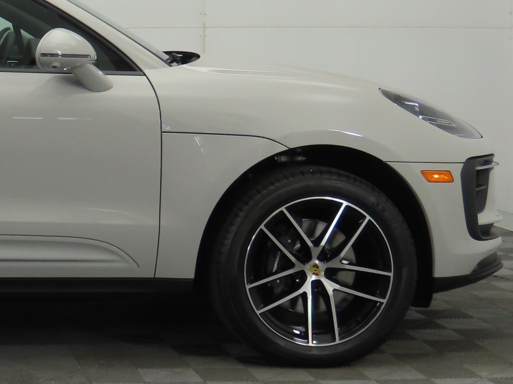Thumbnail: 2025 Porsche Macan - 11