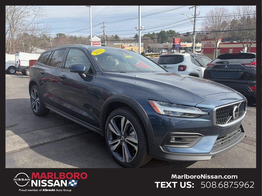 2025 Volvo V60 Cross Country B5 Plus AWD