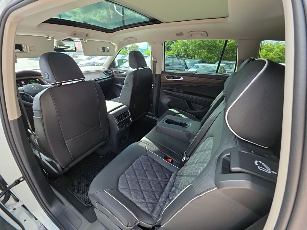 2026 Volkswagen Atlas 2.0T SEL Premium R-Line White/off-white at Auto Express Mitsubishi
