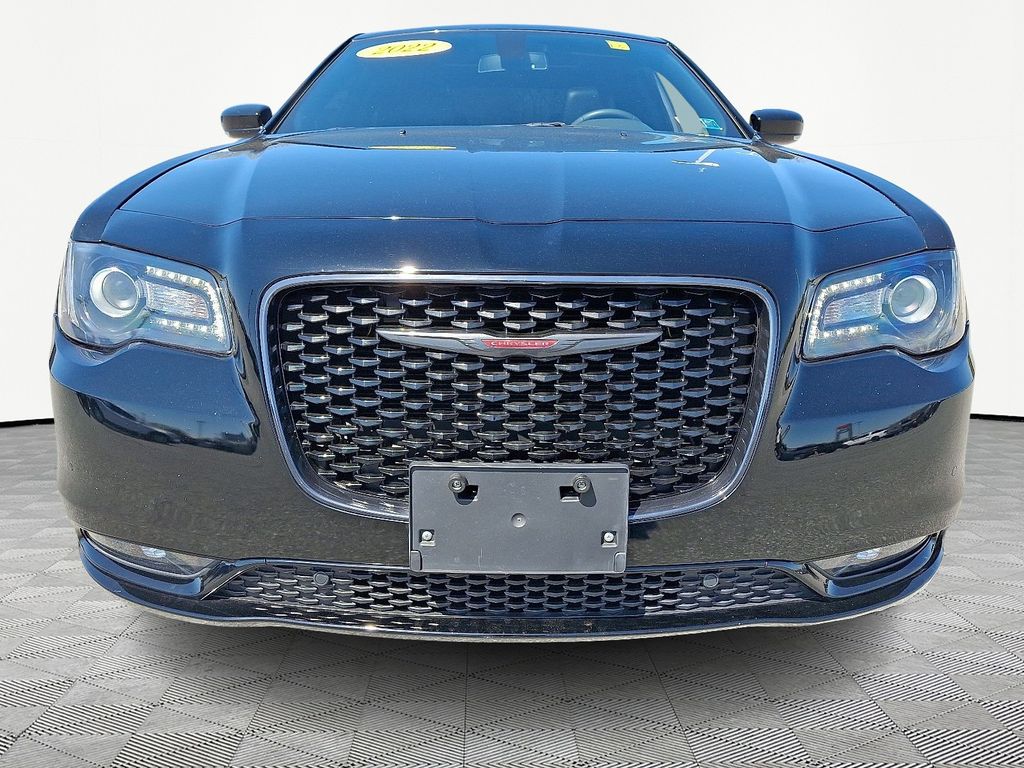 2022 Chrysler 300 — photo 2