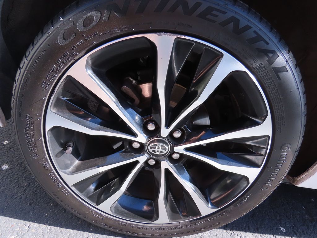 Thumbnail: 2019 Toyota Corolla - 17