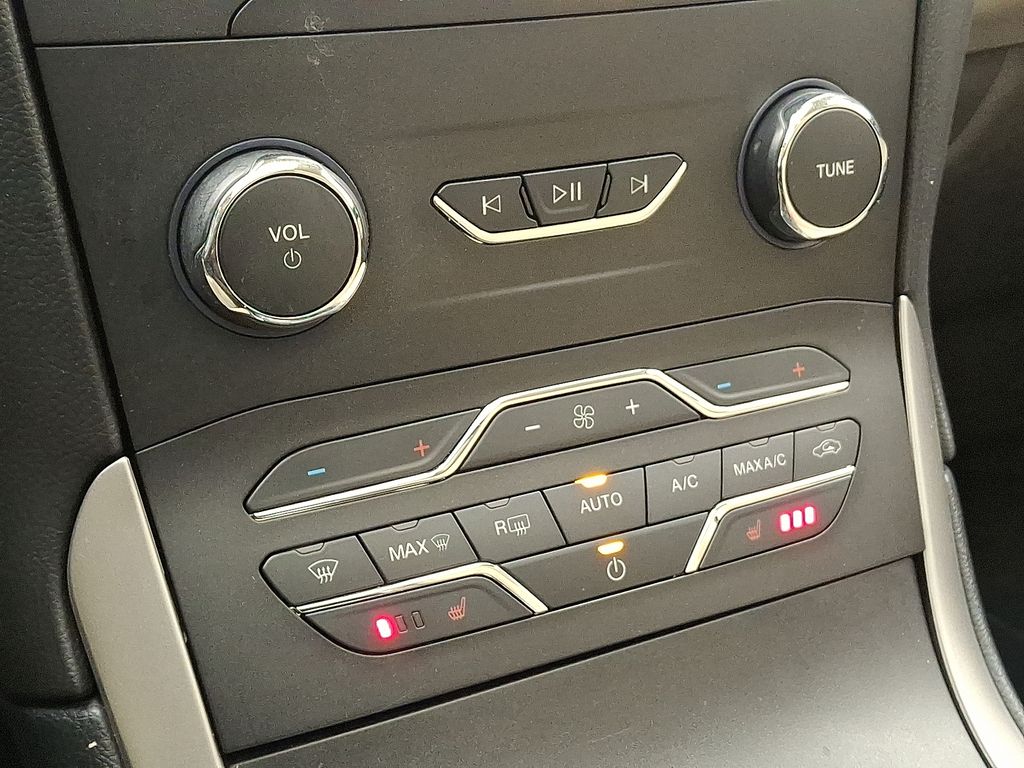 Thumbnail: 2019 Ford Edge - 16