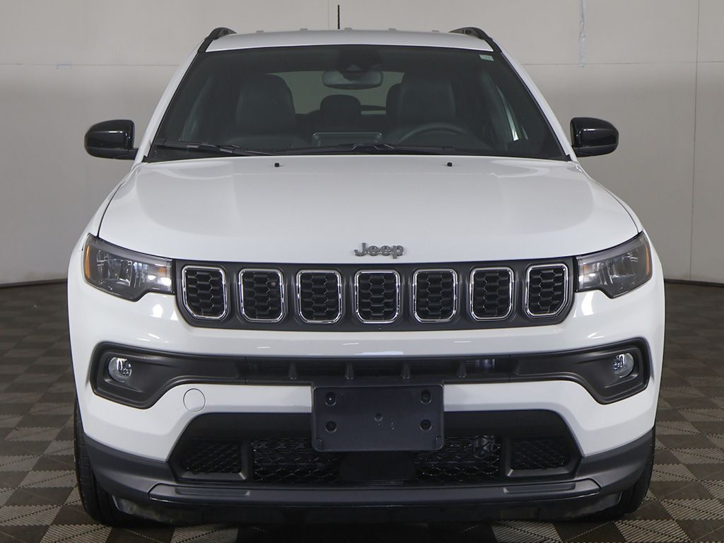 Used 2025 White Jeep Latitude image 10