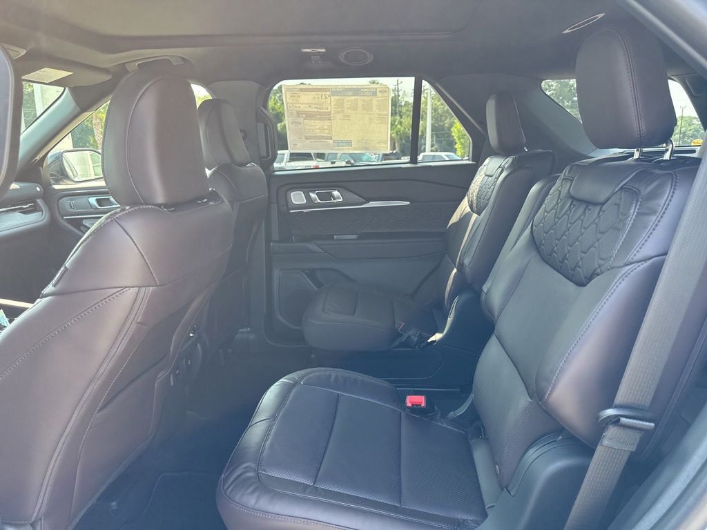 2025 Ford Explorer Platinum