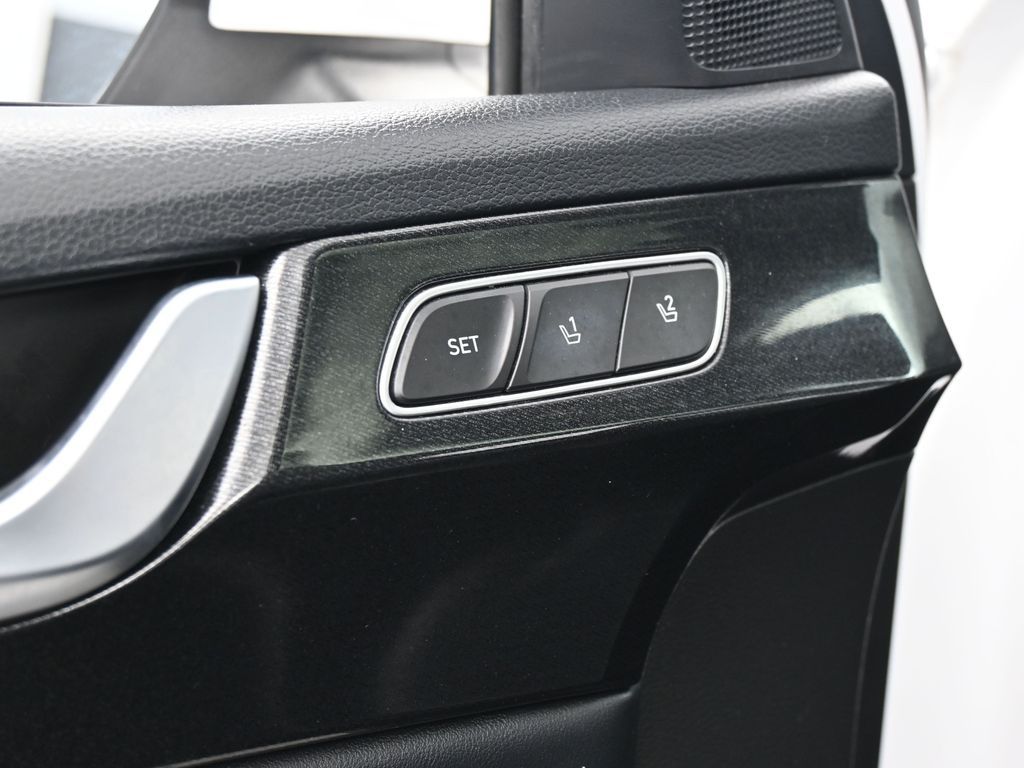 Used 2021 Hyper White Hyundai Limited image 17