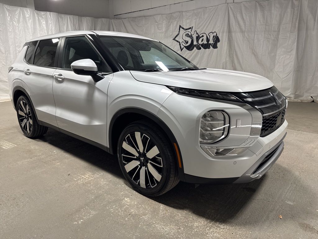 White Diamond 2025 Mitsubishi Outlander SE FWD SUV / Crossover Front-Wheel Drive Continuously Variable Transmission