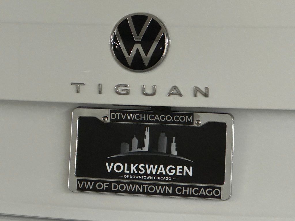 2024 Volkswagen Tiguan 2.0T SE 32