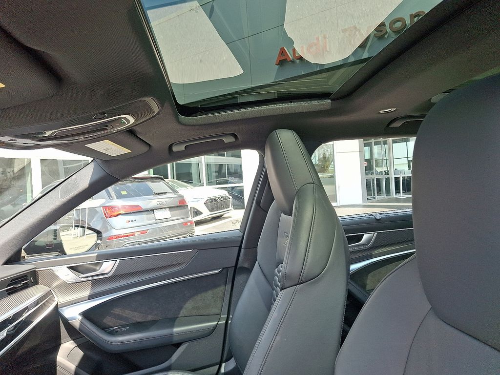 Thumbnail: 2021 Audi RS 6 - 14