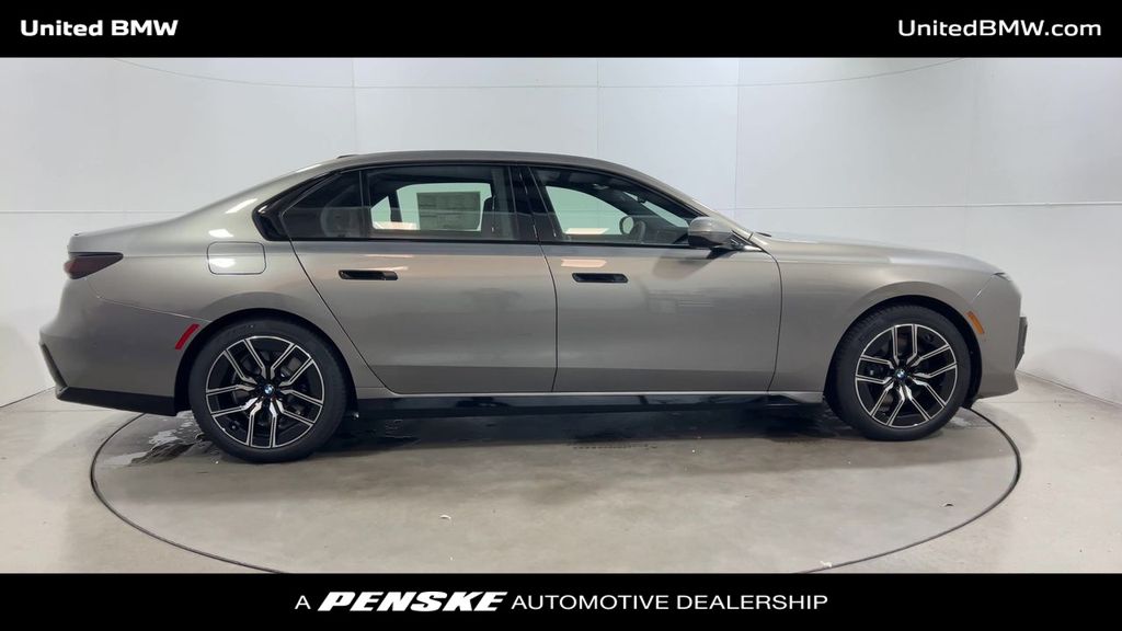 Thumbnail: 2026 BMW 7 Series - 9