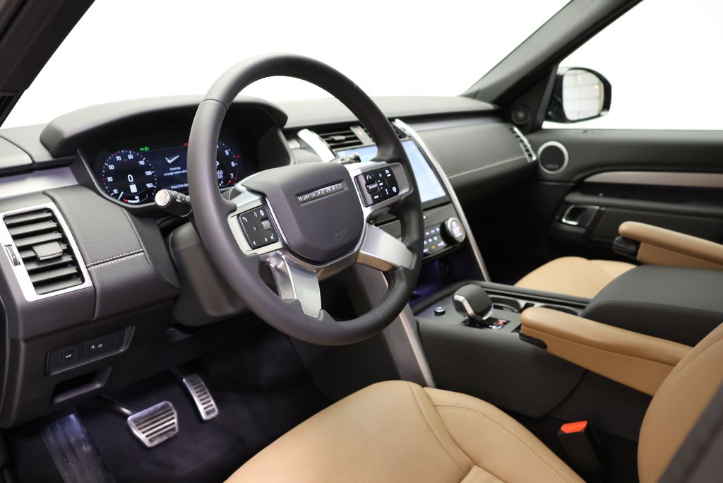 Thumbnail: 2025 Land Rover Discovery - 31