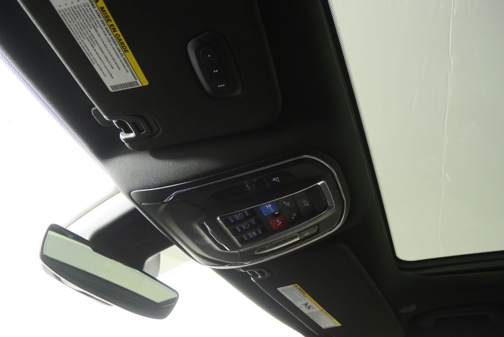 Thumbnail: 2022 Jeep Wagoneer - 23