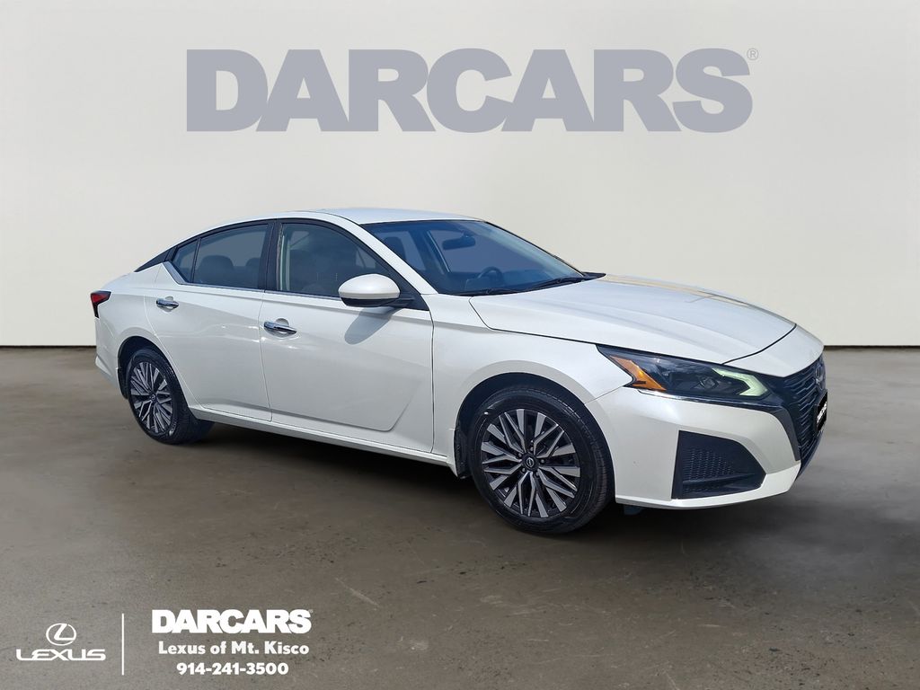 Pearl White Tricoat 2023 Nissan Altima 2.5 SV AWD Sedan All-Wheel Drive Continuously Variable Transmission