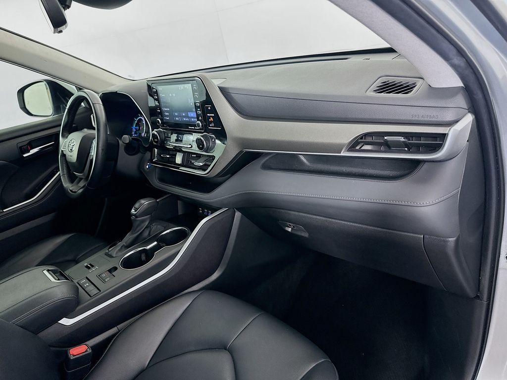 Thumbnail: 2022 Toyota Highlander - 29