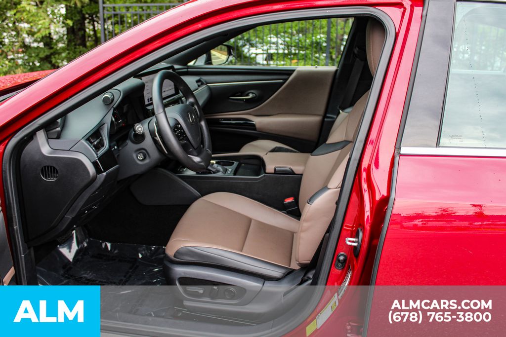 Used 2025 Red Lexus 300h image 17