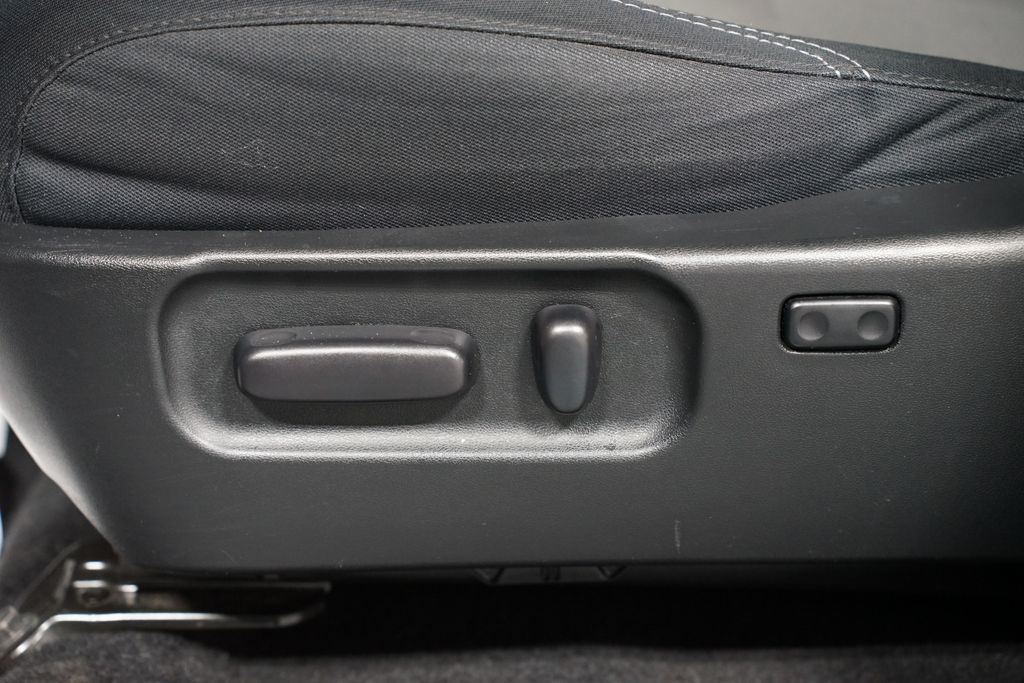 Thumbnail: 2021 Toyota Tacoma - 32